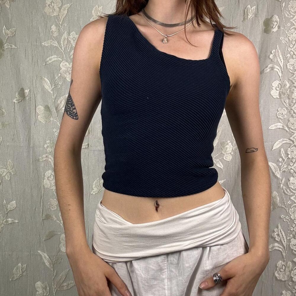 Asymmetrical Tank Top - Picture 4 of 8